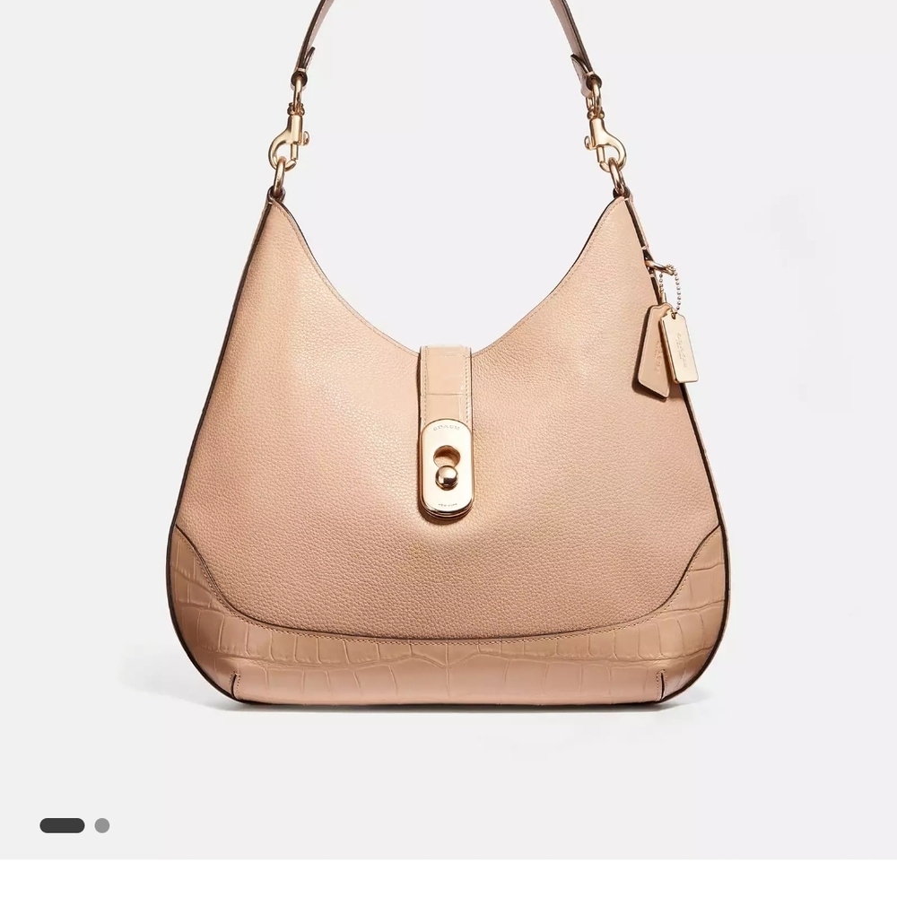 Elegant Coach Hobo Peach Leather Shoulder Bag. - Picture 8 of 8